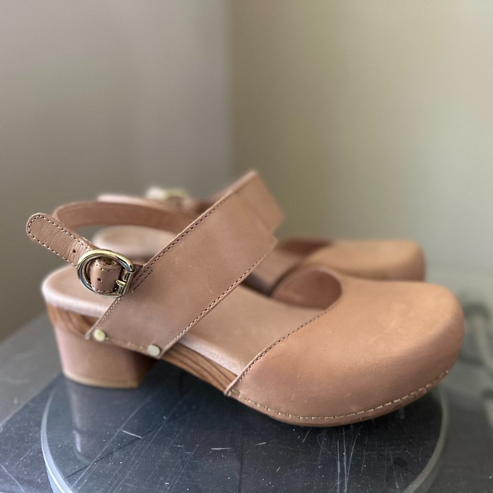 Dansko nude clog